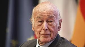 Hij zal in intieme kring worden begraven, meldde zijn familie. Nifeg2mijbapfm