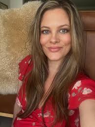 Dr. Carleigh Sturge has worked as a Naturopathic Doctor for 7 years! She  specialises in IV therapy, injections, acupuncture and is also a  Naturopathic Birth Doula 👩‍🍼 Carleigh will be holding the