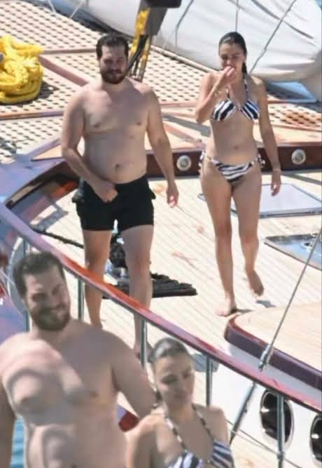 Çağatay Ulusoy ve Aslıhan Malbora çifti, Bodrum tatilşnde görüntülendi…  Çağatay Ulusoy’un yaz döneminde aşırı kilo aldığı görüldü… ( Umut Ünver /  Gazete Magazin ) #çağatayulusoy #aslıhanmalbora ...