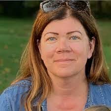 Beth Benedict's Instagram, Twitter & Facebook