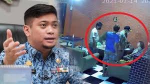Parahnya, selain memukul pemilik pria, oknum satpol pp juga memukul pemilik wanita yang sedang hamil. Yatve4abxlbstm