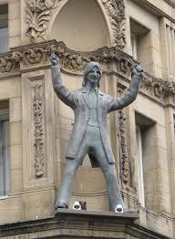 Individual Beatles Statues On The Facade Of The Hard Day S Night Hotel In Liverpool Ringo Starr Beatles Art Statue Street Art