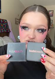 Does Huda Beauty Sugar Cookie Have Flashback