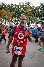 Chicago Marathon runner honors late brother while giving back to the Red  Cross