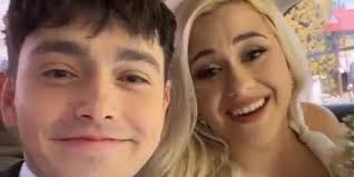 Sylwia Przybysz i Jan Dąbrowski wzięli ślub. Suknia panny młodej skradła  show