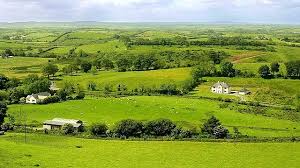 Írország az egyetlen ország, ahol a mediterrán és a sarkvidéki növények is őshonosak az itteniek életének történelmi hagyomány szerint a mai napig fontos aspektusa a természettel való együttélés. Irorszag Szinte Teljesen Bezar Napi Hu