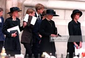 Weitere ideen zu prinzessin diana, diana, prinzessin diana beerdigung. Princess Diana On Her Way To Sandringham Church With Prince William Prinzessin Diana Beerdigung Spencer Family Prinzessin Diana