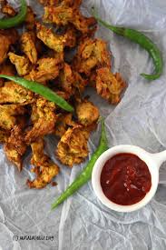 A delicious, tempting snack or appetizer which is served with a cup of strong masala chai. Air Fryer Onion Pakoda No Fry Tea Time Snack Masalachilli