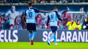 Leipzig were much improved after the break, aided by sommer's mistake for schick's goal and plea's sending off. Borussia Monchengladbach Kommt Bei Rb Leipzig Nur Zu Einem 2 2 Kicker