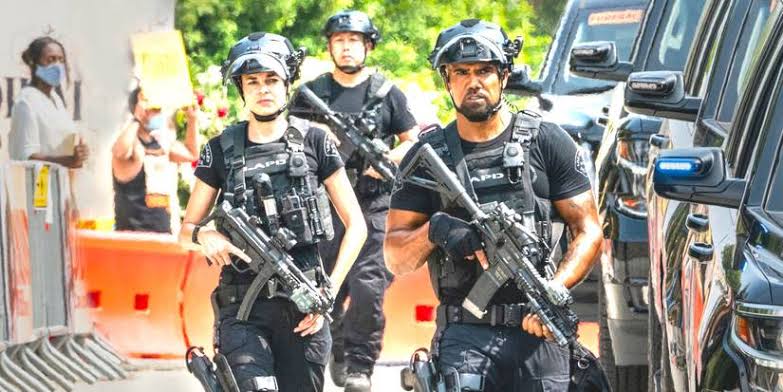 Yeah, You Wish”: CBS Show's Bomb Disarming Scene Called Out By Ex-Navy  Special Ops Tech