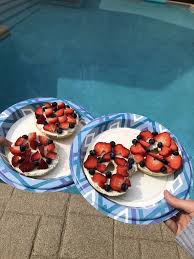 Strawberry Blueberry Bagels Sandwiches For Lunch Bagel Shop Best Bagels