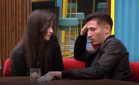 Aquí estamos, preparados para vivir la vida en directo con varios de los rostros más reconocidos de la televisión, diez años después de la finalización de la segunda edición. Gh Vip Todo Lo Que Ha Pasado En La Primera Noche Juntos De Adara Y Gianmarco