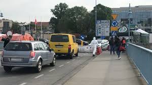 Für die einreise aus großbritannien gelten seit dem 1. Polen Lasst Nicht Alle Berufspendler Uber Die Grenze Trotz Lockerungen Der Regeln Rbb24