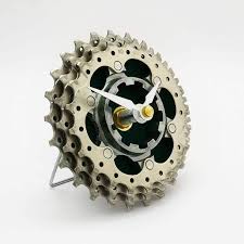 10 Hochinteressante Dekoideen Mit Alten Kettenblattern Diy Uhr Besonderer Weihnachtsbaumschmuck Fahrrad