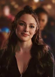 Was Hope in a love triangle with Rafael and Landon in Legacies?