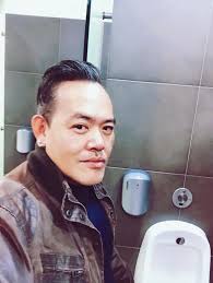 Bathroom selfie alert. Kickin' it before class in my Danielsons.