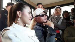 Akui baby shima atau nama sebenarnya, nor ashima ramli, dia hanya memberi pendapat jujur mengenai lagu terbaharu usahawan terkenal itu. Lagu Duet Sule Baby Shima Ternyata Diciptakan Rizky Febian
