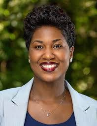 Roslyn Moore's Instagram, Twitter & Facebook