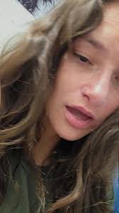 Kara Mcneill's Instagram, Twitter & Facebook