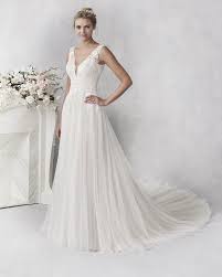 Nun wird das hochzeitskleid von prinzessin diana aus dem jahr 1981 erstmalig im kensington palast ausgestellt. Ella Rosa By Kenneth Winston Hochzeit De