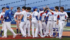 Jun 17, 2021 · 야구대표팀의 이정후가 2019년 11월 17일 일본 도쿄돔에서 진행된 '2019 wbsc 프리미어12' 슈퍼라운드 일본과의 결승전에서 그라운드에 도열해 인사하고 있다. Li Gp0f9ye6bum