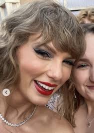 Taylor + Travis at a wedding recently : r/SwiftlyNeutral