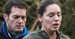 Natural Beauty Kelly Brook Goes Makeup Free On Jog With Boyfriend Jeremy Parisi And Flashes Huge Diamond Ring On Wedding Finger Irish Mirror Online