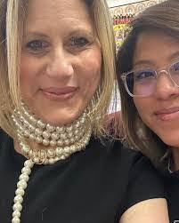 Lindsay Silverstein's Instagram, Twitter & Facebook