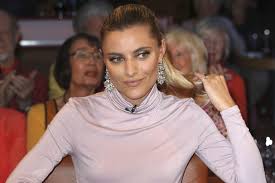 Welcome to the official sophia thomalla page! Sophia Thomalla Stellt Kandidaten Bloss Klaglich Gescheitert Watson