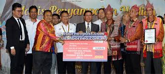 Seramai 470 orang penghuni tinggal sehelai sepinggang apabila rumah panjang 30 pintu musnah dalam kejadian kebakaran di uma bakung sg asap, dekat sini, hari ini. Tiga Rumah Panjang Sebuah Kampung Wakili Sarawak Ke Adp Kebangsaan Utusan Borneo Online