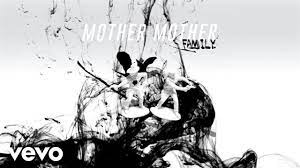 Папа, мама, сестра, брат, держат друг друга за руку. Mother Mother Family Official Audio Youtube