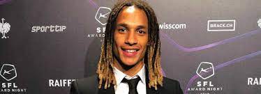 I got mbabu out of my 83 x 25 pack and he's absolutely insane. Der Vfb Stuttgart Buhlt Um Yb Verteidiger Kevin Mbabu