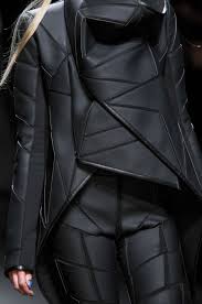 Geometric Fashion With Stitched Shape Segments 3d Sculptural Layered Construction Avant Garde Fashi Geometricheskaya Moda Chernyj Stil Idei Kostyumov