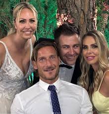 Boom di like per la dedica di francesco totti (che è autentica dichiarazione d'amore) vip Silvia Blasi Sposa La Sorella Di Ilary Ha Detto Si Le Foto Del Matrimonio