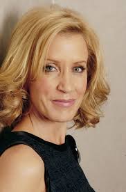 The hair length is medium long. Mid Length Hairstyle For Women Over 50 Felicity Huffman Hairstyles Hairstyles Weekly
