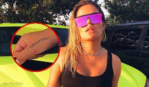 Durante muchos años había muchos delincuentes que. Se Le Esta Borrando El Tatuaje De Anuel Aa A Karol G Ipauta Com