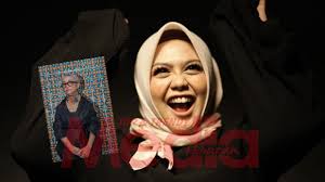 ❤️ watch the latest video from zulin aziz (@zulinaziz). Dah Kenapa Zulin Aziz Muat Naik Foto Di Ig Zaihani Yang Kena Kecam Media Hiburan