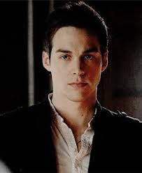 Riley Bailey (@rileybails)