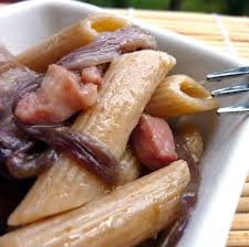 Scopri come fare un risotto al radicchio cremoso e golosissimo in 15 minuti con la ricetta veneta! Penne Rigate Al Radicchio Rosso Di Treviso E Speck Molino Di Ferro