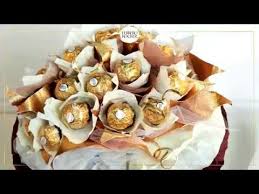 Handgemachte yankee kerze und ferrero rocher schokolade blumenstrauß künstliche rosa rosen geschenk. Goldenes Bouquet Ferrero Rochers Goldene Inspirationen Youtube