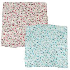 Carres represented in her soleil de soie are highlighted: Carres De Soie D Ete Les 2 Acheter Accessoires De Mode La Femme Moderne