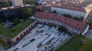 Astfel, cei care vor vizita expoziţiile în această noapte vor avea parte de o introducere în lumea tradiţiilor vechi româneşti. Rondul De Noapte In Bastionul Theresia E Noaptea Muzeelor