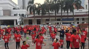 586001023882531 a.n mohamad nur faizi. Lestarikan Budaya Lokal Ratusan Anak Menari Topeng Muludan Di Balai Pemuda Surabaya Surya