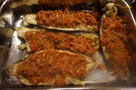 Was hat sich denn da in der aubergine versteckt? Gefullte Aubergine Mit Hack Turkische Art Karniyarik Low Carb Rezepte