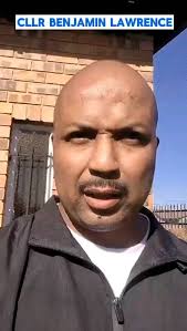 Cllr Benjamin Lawrence responds to the service delivery strike that is  taking place in Poort., #poortfm #yourkasieyourstasie #communityradio  #ward43