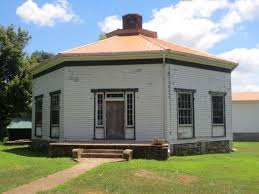 1318 Beckton Rocky Hill Rd Glasgow Ky 42141 Estate Homes Old Houses Low Ceiling