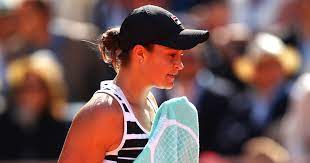 1 ash barty became the biggest casualty of the french open so far after retiring in her second round match against poland's magda linette. French Open Paukenschlag Titelverteidigerin Ashleigh Barty Sagt Uberraschend Ab Tennisnet Com