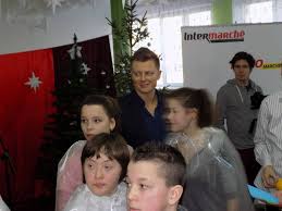 Nigdy się nie poddaję i walczę do końca. Dzieciaki Z Osrodka W Szprotawie Koledowaly Z Rafalem Brzozowskim Plus Gazetalubuska Pl