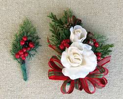 Christmas is standing at the threshold, and we have one more gorgeous themed shoot to share with you to get you in the holiday mood. Christmas Wedding Flowers Pine Cone Corsage Evergreens Order Of Wedding Ceremony Winter Ceremony Wedding Flower Decorations