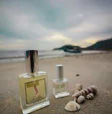 The stories behind the most famous fragrances of all time. Simply Famous Perfume Malaynaja